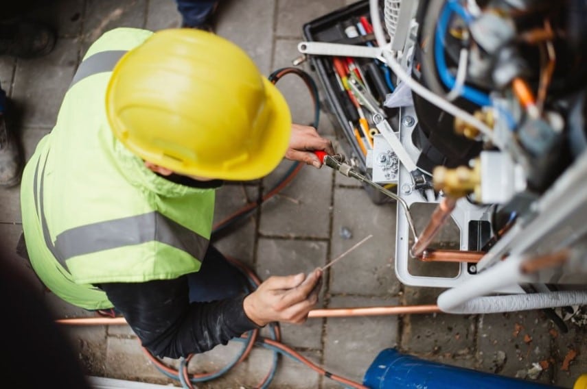 protecting electricians by getting affordable electricians insurance